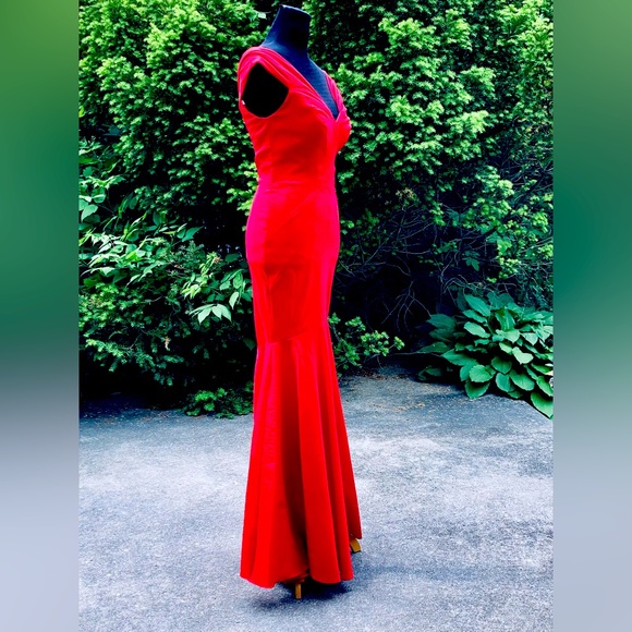 Red sweetheart off/on the shoulder mermaid dress - Picture 5 of 13